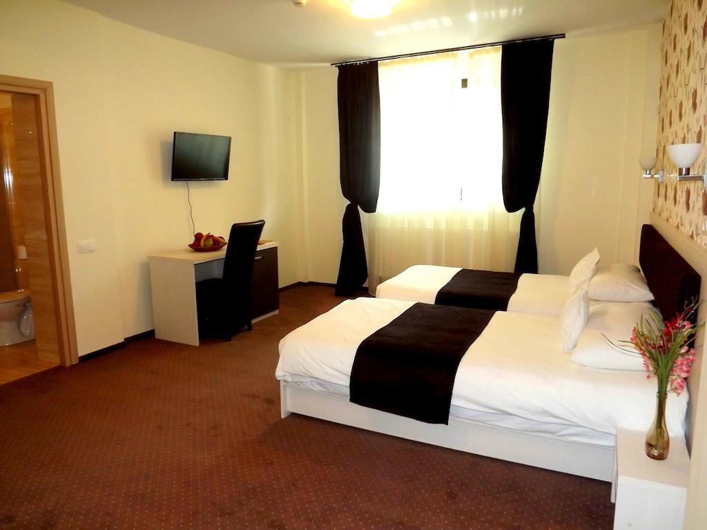 West Plaza Residence Bucharest Room photo