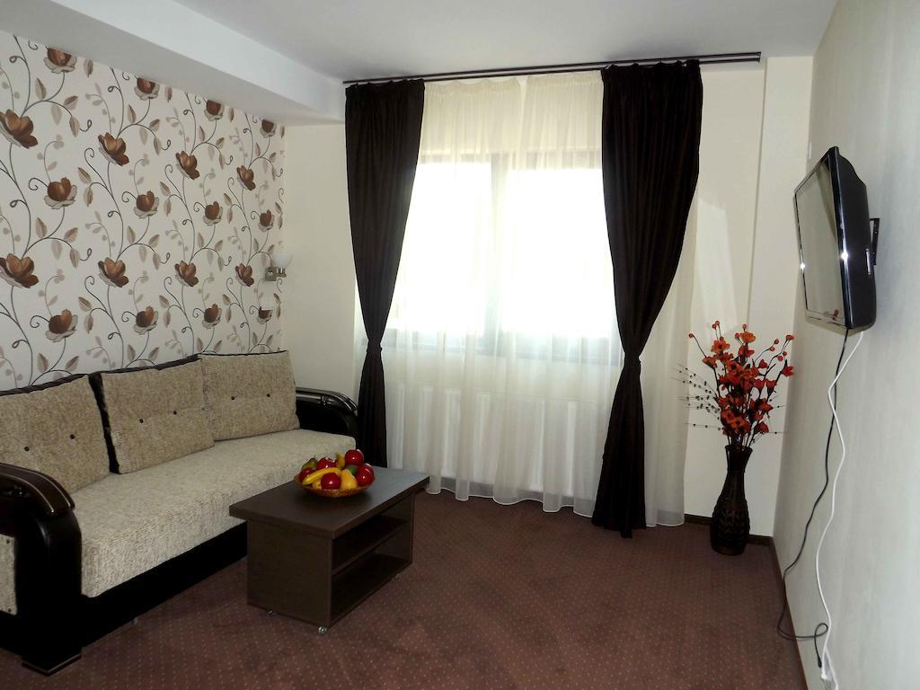 West Plaza Residence Bucharest Room photo